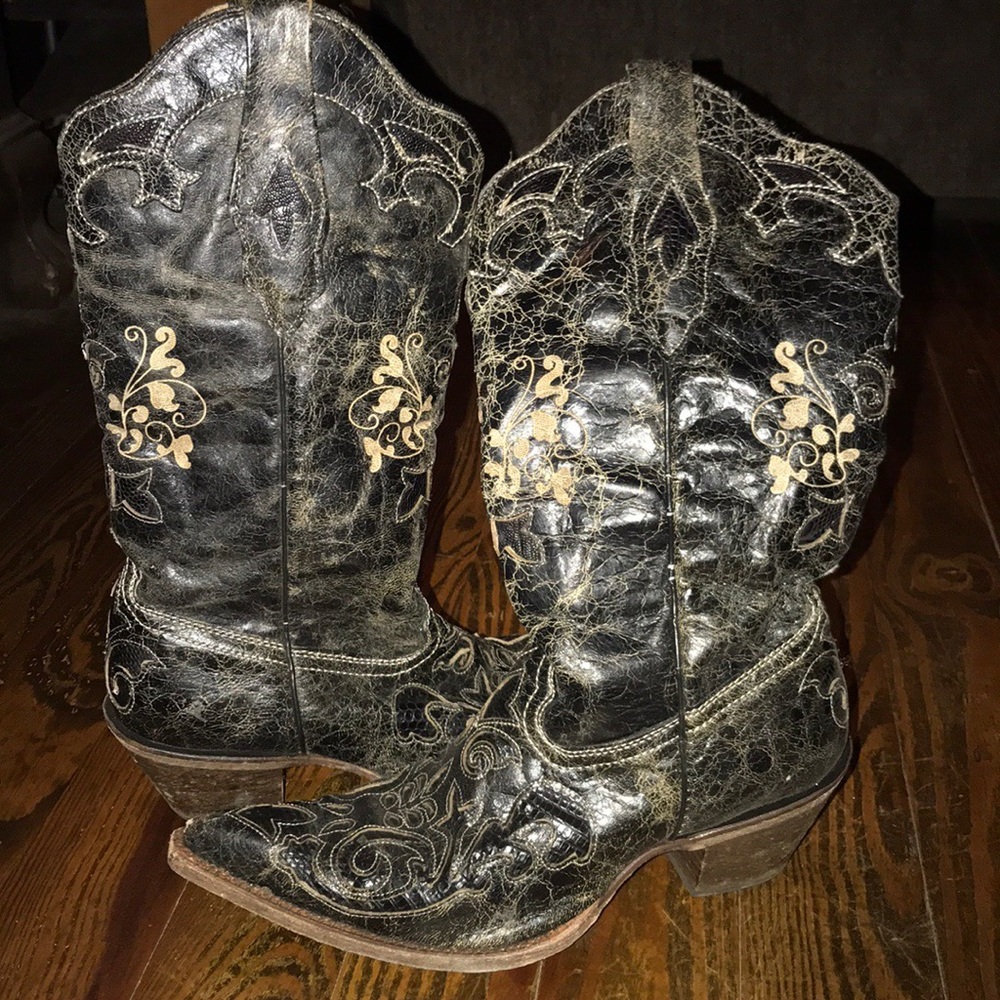 Corral distressed leather cowboy boot